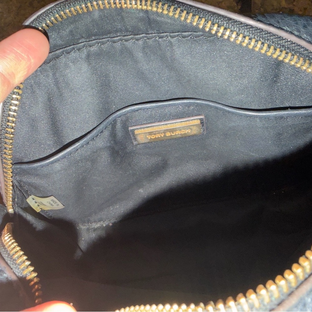 Authentic Tory Burch Camera Crossbody - Picture 8 of 9